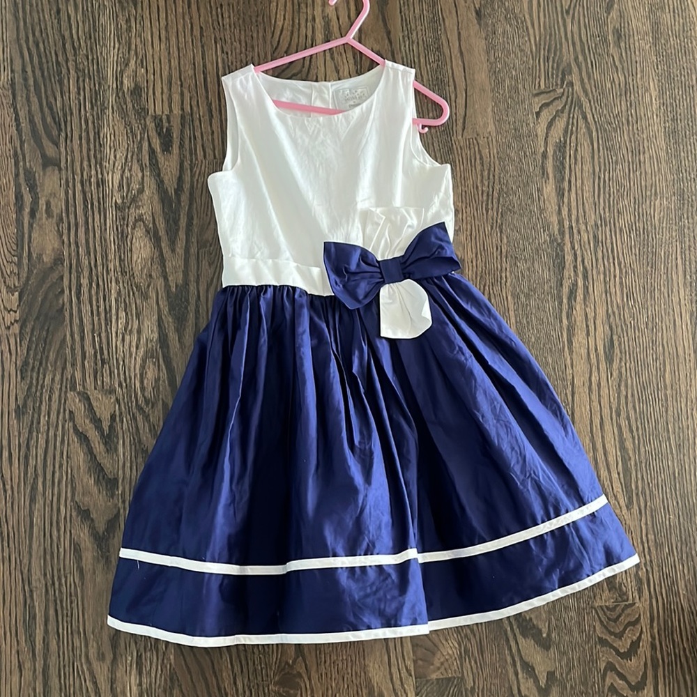 Gymboree girls size 7 dress. Worn once. Perfect for that special occasion.